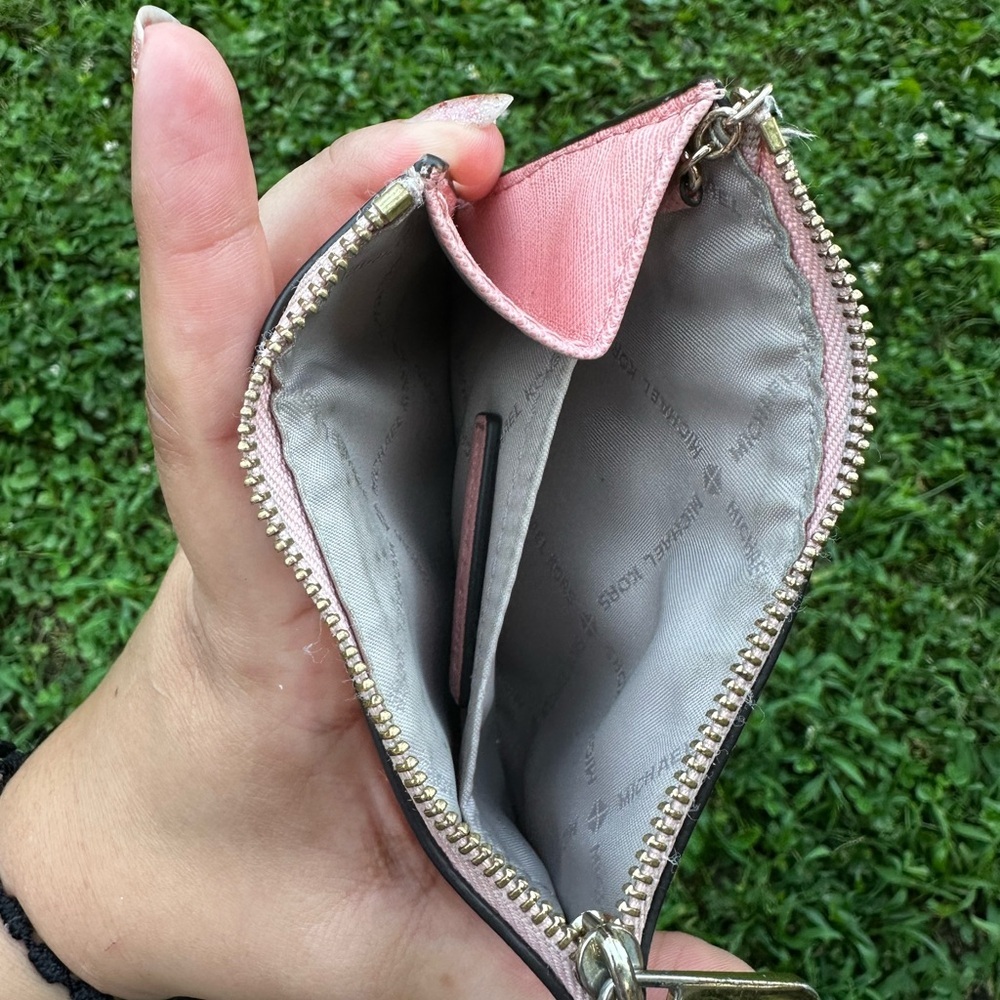 Michael Kors Blush wallet - Picture 3 of 4